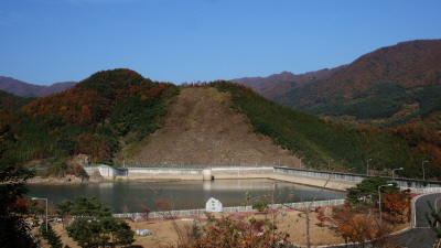 ◇현재 운영중인 산청양수발전소 하부댐 전경(사진제공=한국수력원자력)