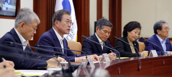 ◇문재인 대통령이 17일 서울에서 열린 경제장관회의에 참석, 모두발언을 하고 있다.