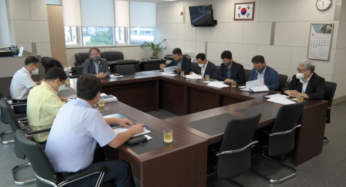 ◇간담회 참석자들이 전문건설업 활성화 방안에 대해 논의하고 있다.