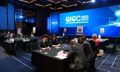 ◇조합 직원들이 GICC에서 해외 건설업계 관계자와 비즈니스 미팅을 진행하고 있다.