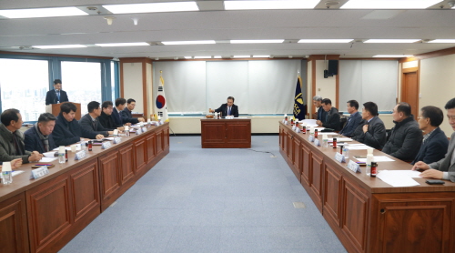 ◇윤학수 회장이 '기획제도위원회 회의'를 주재하고 있다.