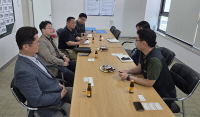 ◇인천시회가 효성구역 도시개발사업 4BL 공동주택 신축공사 현장에서 지역업체 하도급 확대를 건의하고 있다.(위 사진) 아래 사진은 검단신도시 AA32BL 현장 모습.